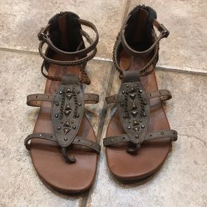 Maurices sandals Sz 9